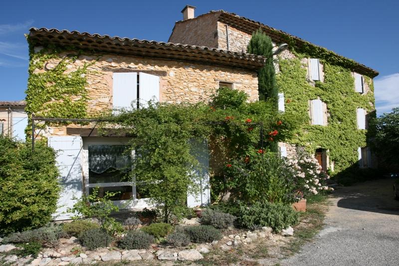 Luberon, maison de Maître en hameau avec jardin